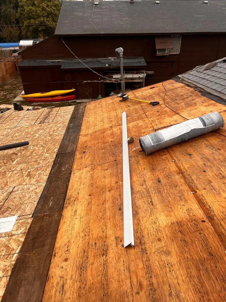 Slide of D&M Roofing