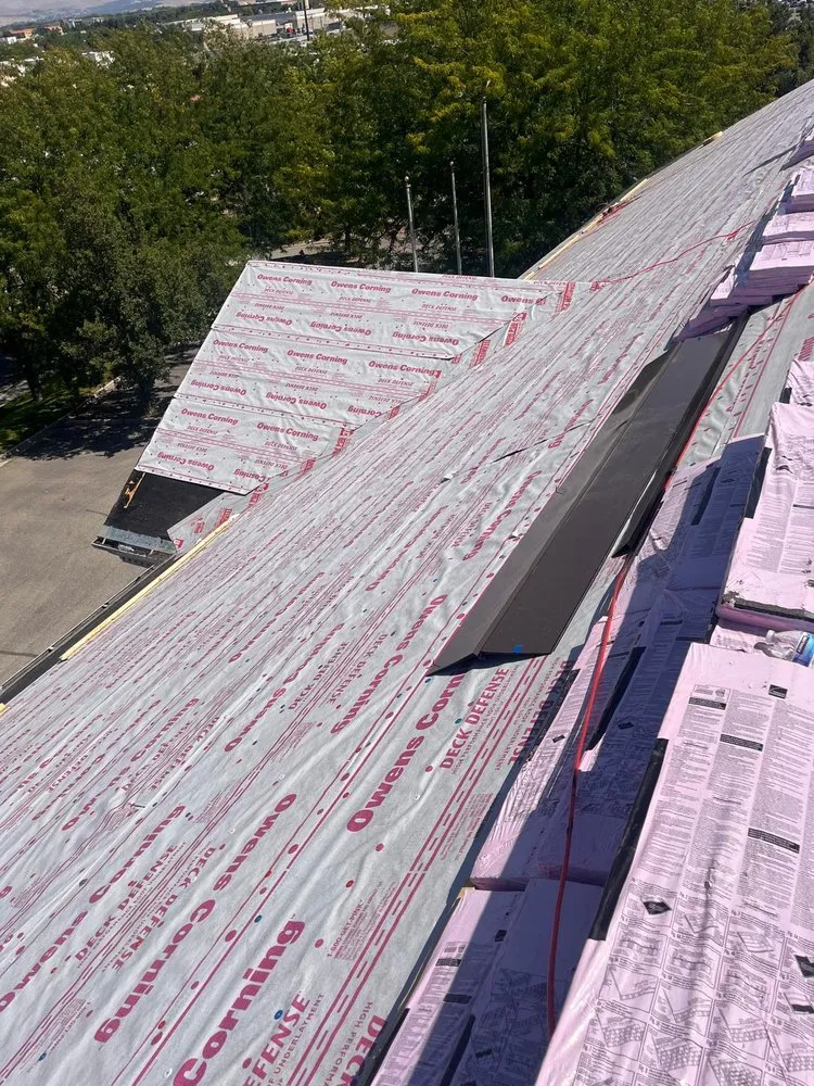 Slide of D&M Roofing