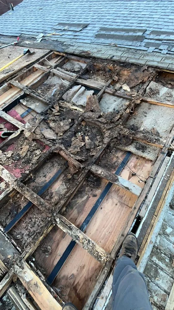 Slide of D&M Roofing