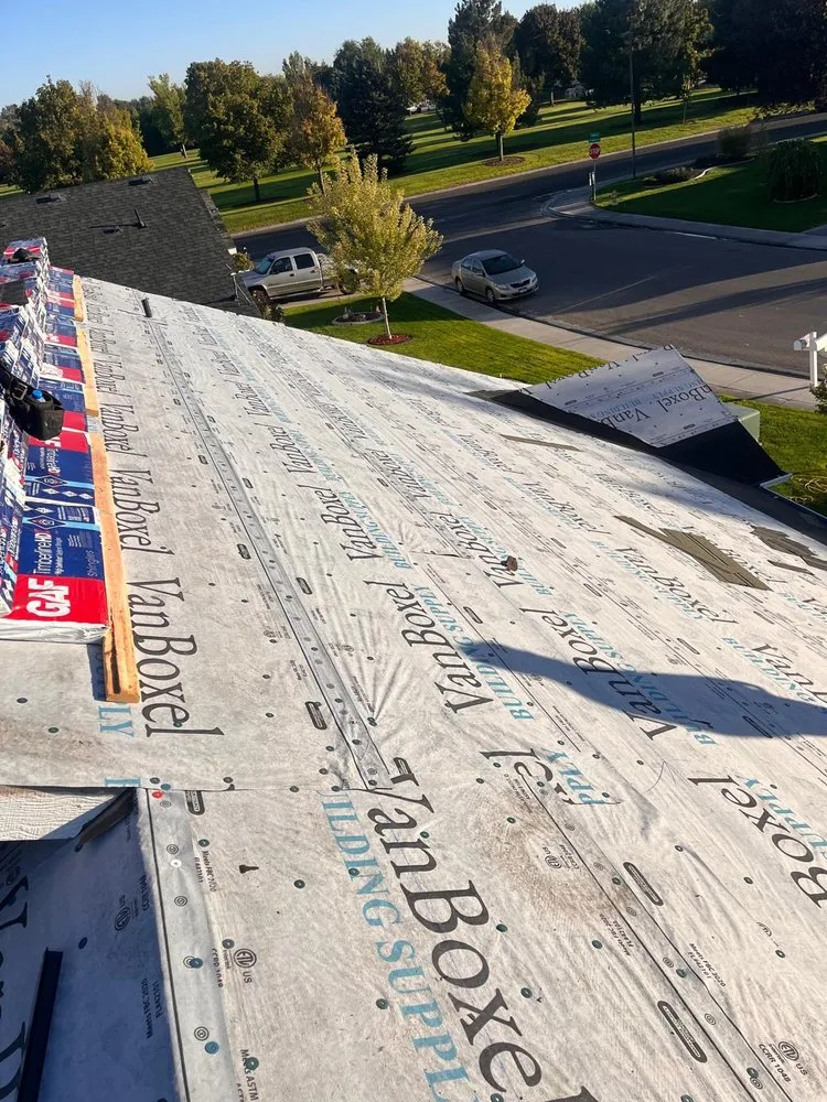 Slide of D&M Roofing