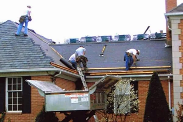 D&M Roofing Logo