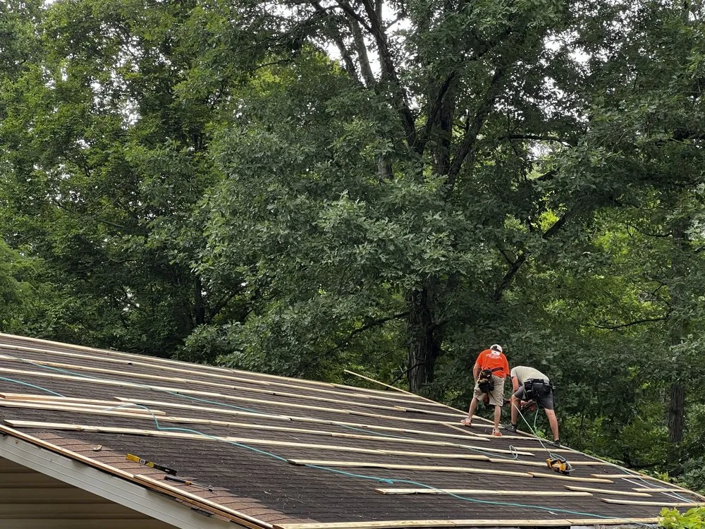 Slide of D&M Roofing