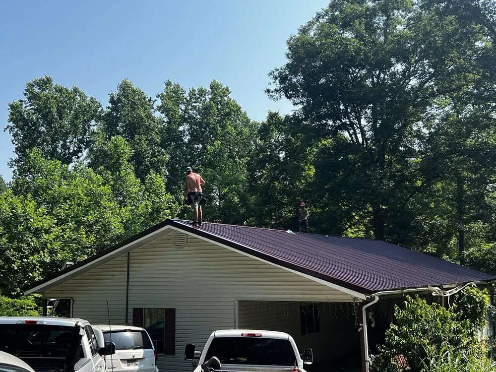 Slide of D&M Roofing