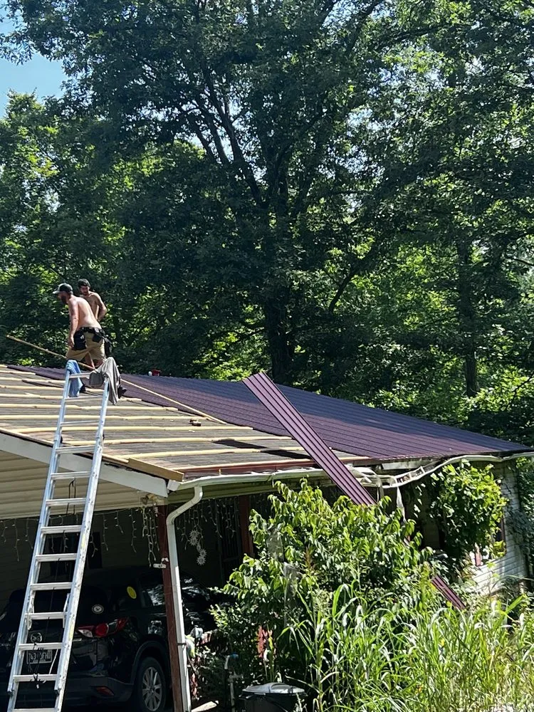 Slide of D&M Roofing