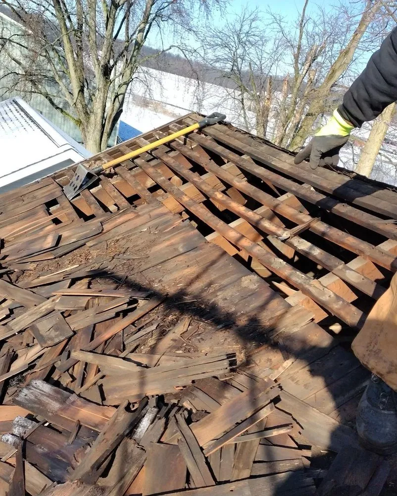 Slide of DM Roofing Siding & Windows