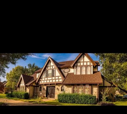 DM Roofing Specialist Logo