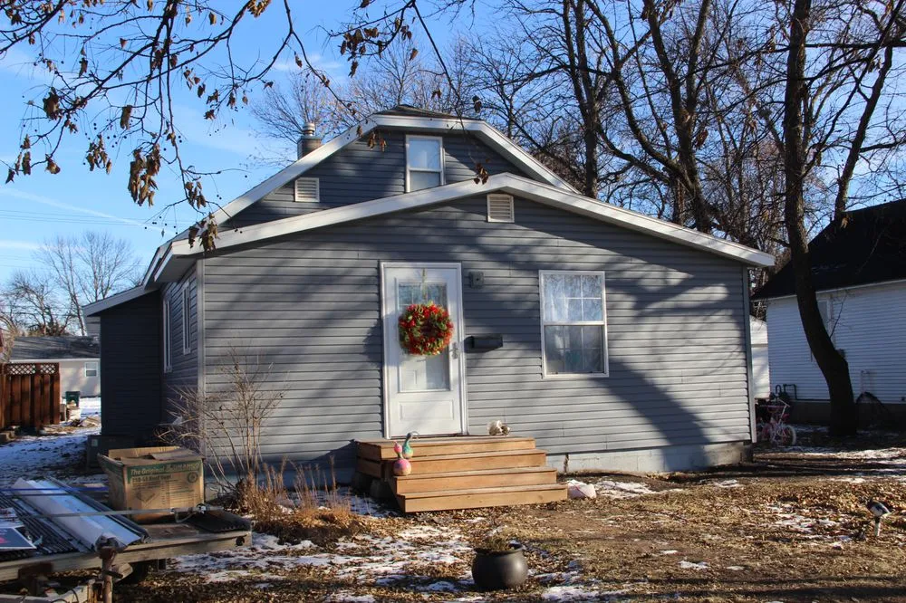 Licensed shingle roofing service in Hankinson, ND by DME Exteriors