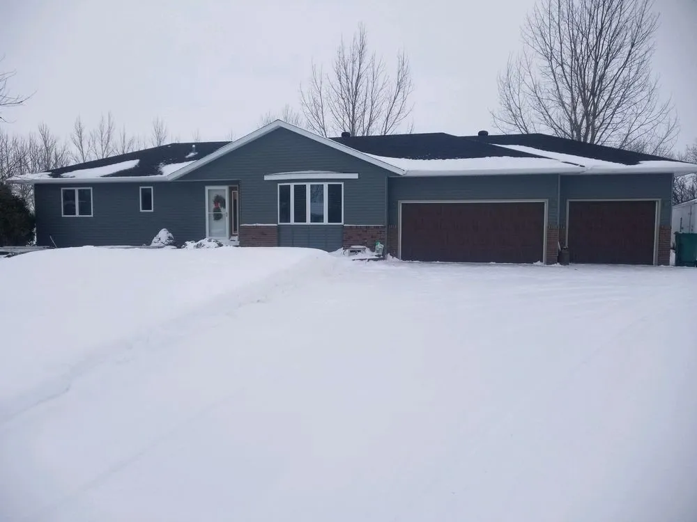 Top-rated roof installation with free inspection in Hankinson, ND by DME Exteriors