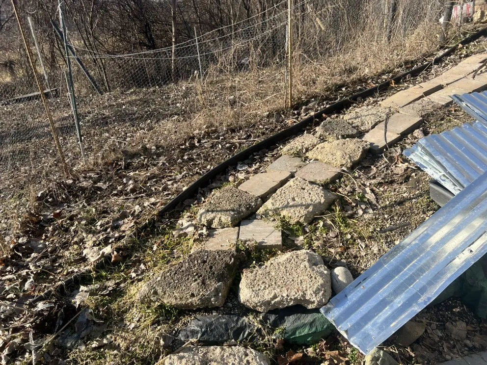 Slide of Domz Construction