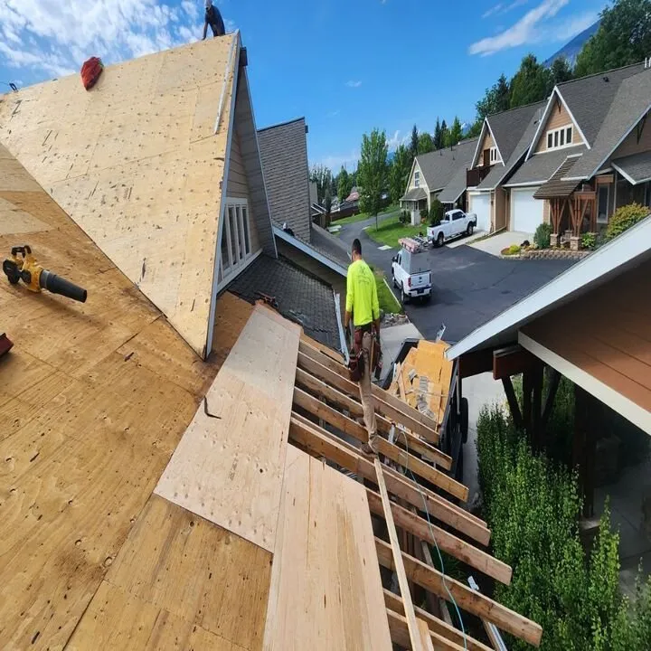 Licensed shingle roofing service experts serving Victor, MT - Double L Roofing