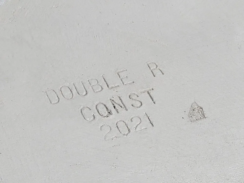 Slide of Double R Construction