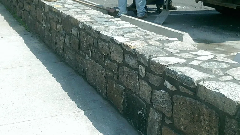 Slide of D&R General Contractor