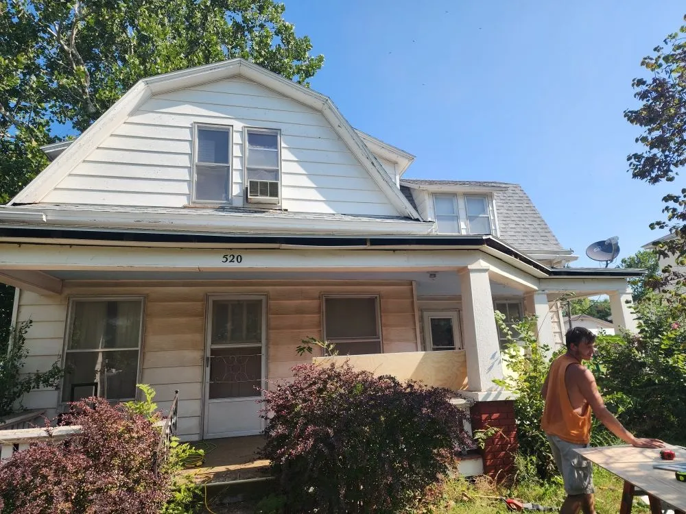 Reliable flat roof repair for fast service in Strong City, KS by D&R Repair and Demo