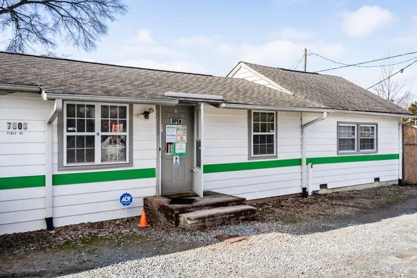 Dr Roof & Construction Logo