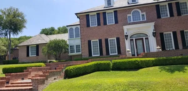 DRC-TX ROOFING & REPAIR COMPANY Logo