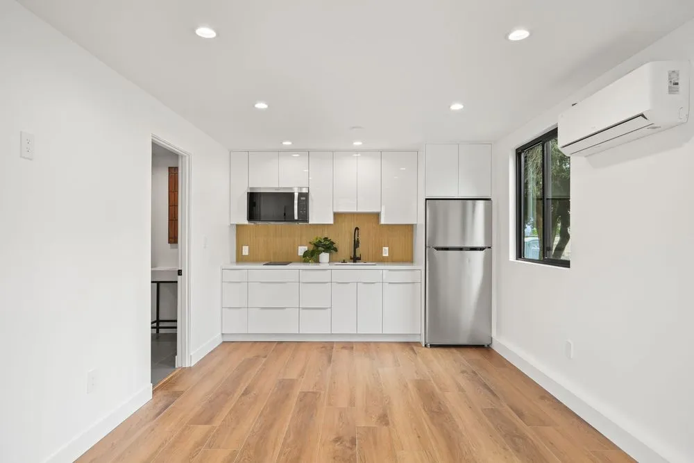 Trusted flat roof repair in Tarzana, CA by Dream Team Home Builders