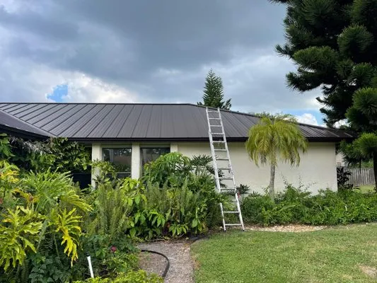 Dream Team Roofing Logo