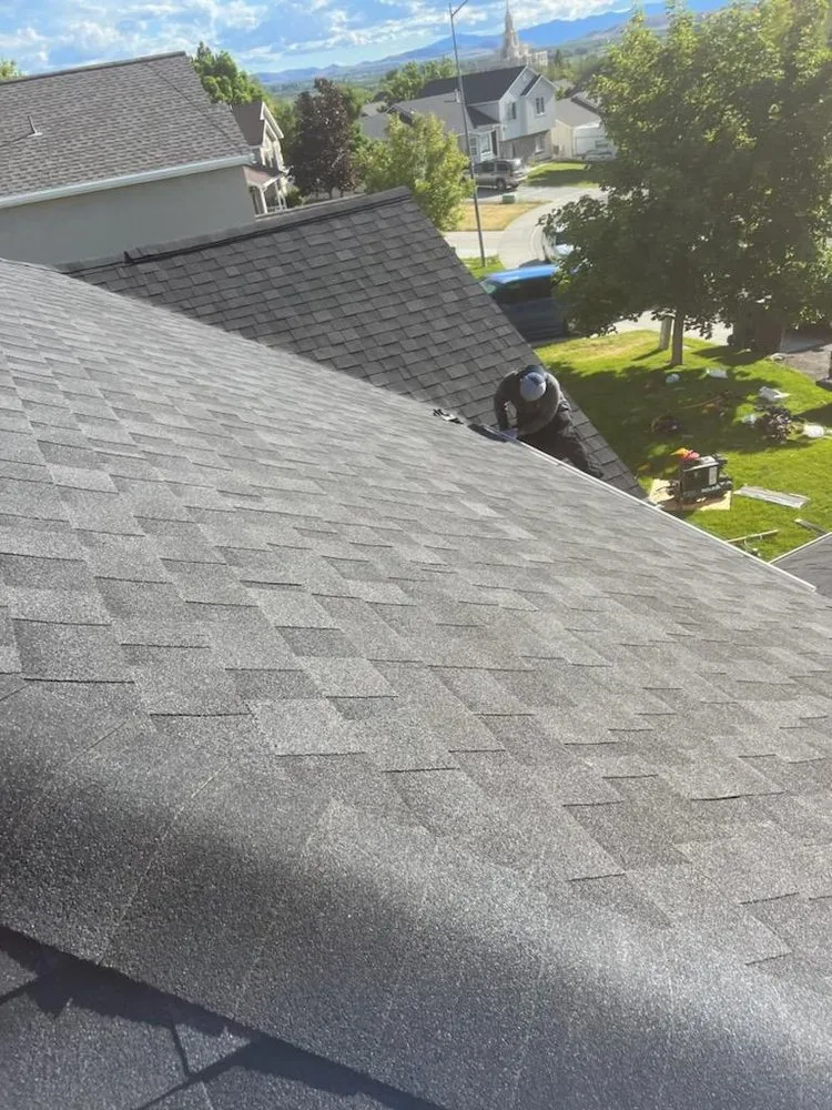 Slide of D's Roofing Experts