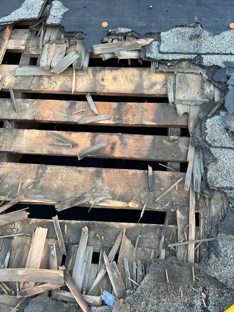 Slide of D's Roofing Experts