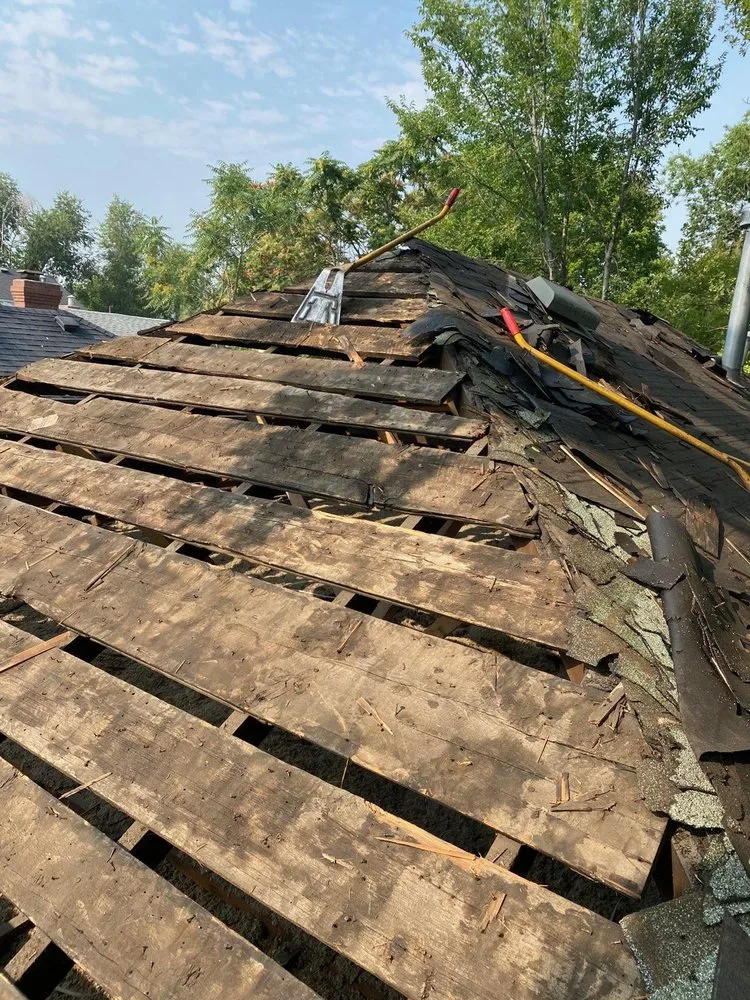 Slide of D's Roofing Experts