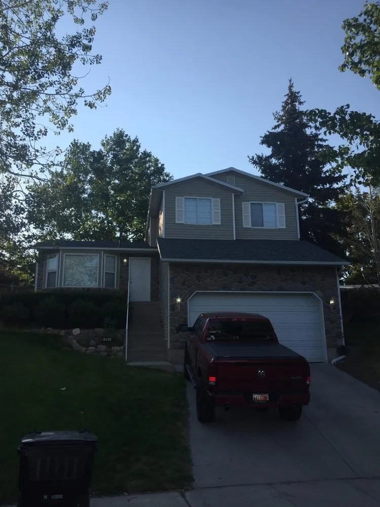 Slide of D's Roofing Experts