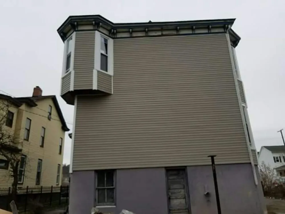 Slide of D&S Roofing