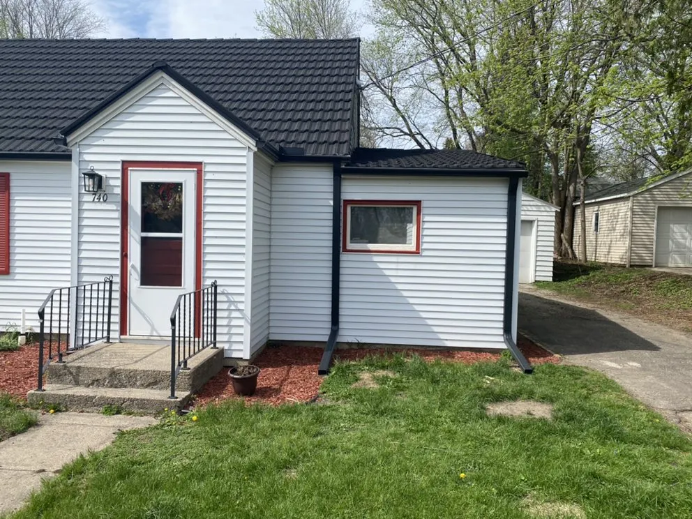 Licensed shingle roofing service for residential properties in Cedar E Bethl, MN by Dsa Construction