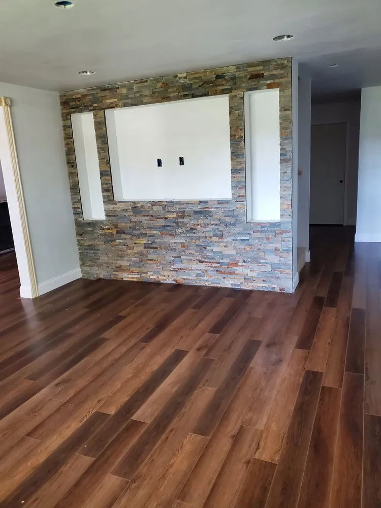 Slide of D&T Construction