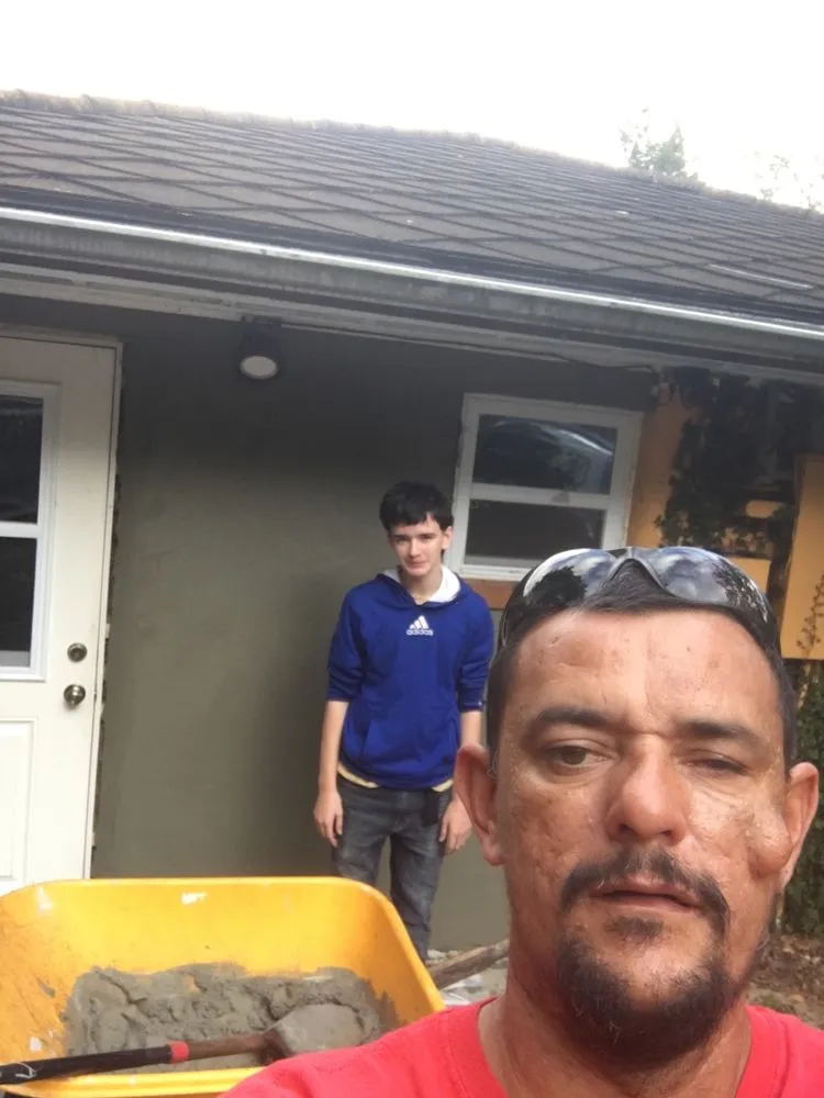 Slide of D&T Renovations