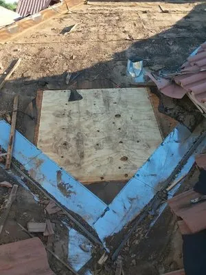 D&T Roofing and Waterproofing Logo