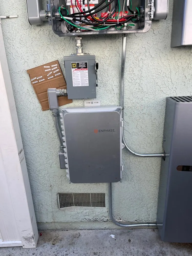 Slide of Dutchmen Construction