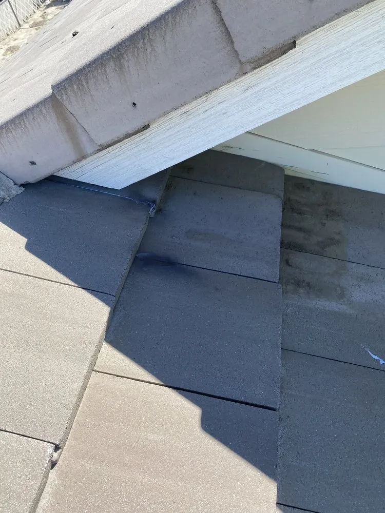 Slide of Dutchmen Construction