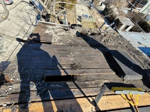 Slide of D&V Roofing