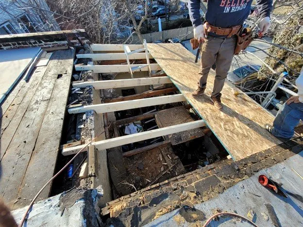 Slide of D&V Roofing