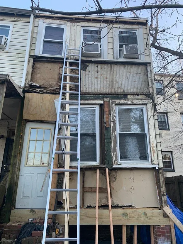 Slide of D&V Roofing