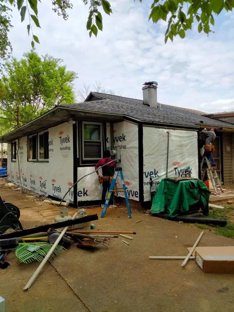 Slide of D&V Roofing