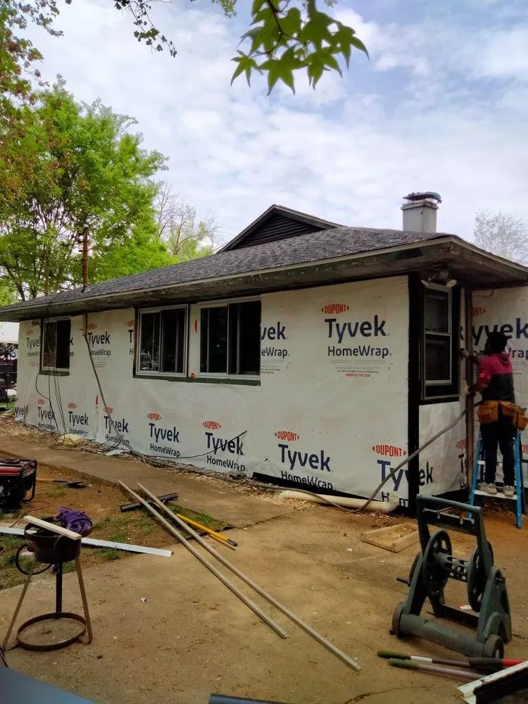 Slide of D&V Roofing