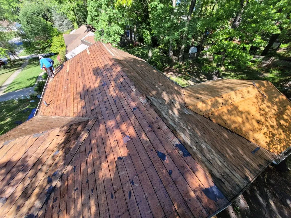 Slide of D&V Roofing