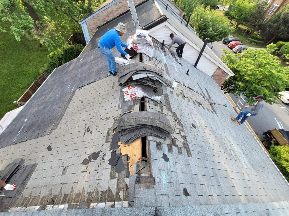 Slide of D&V Roofing