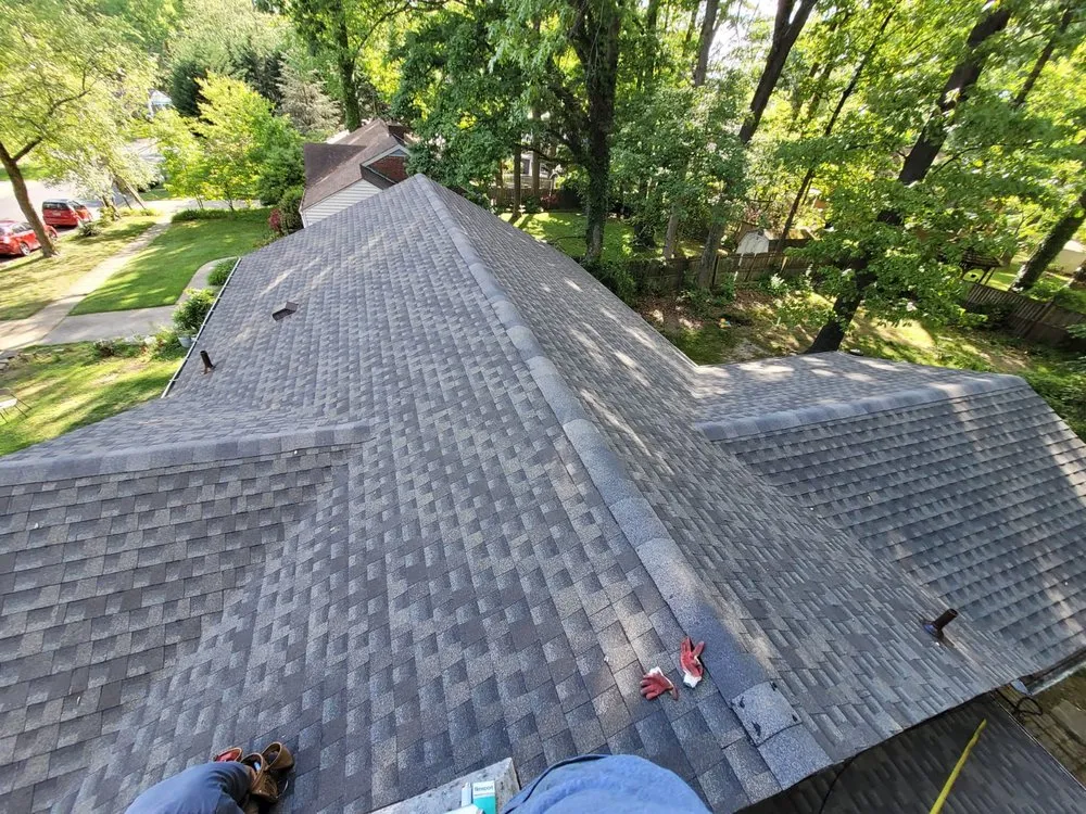 Slide of D&V Roofing