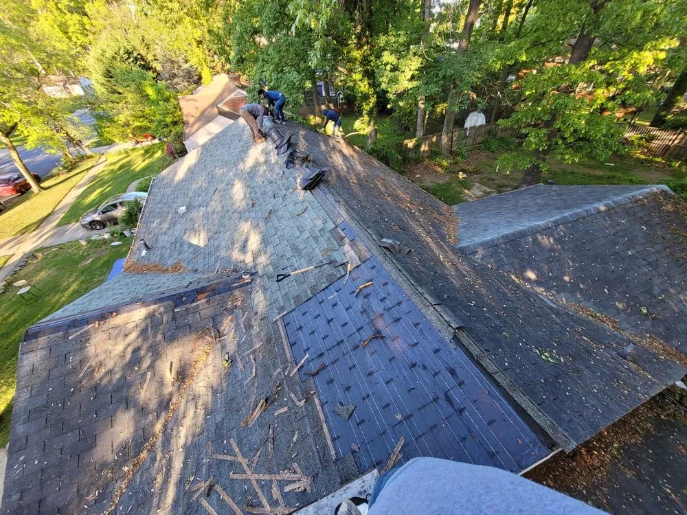 Slide of D&V Roofing