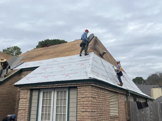 DVL Construction and Remodeling Logo