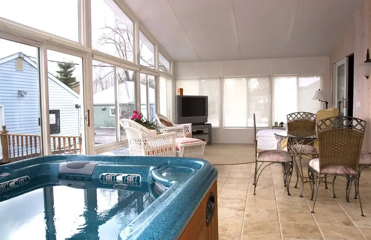 Slide of D&W Windows and Sunrooms