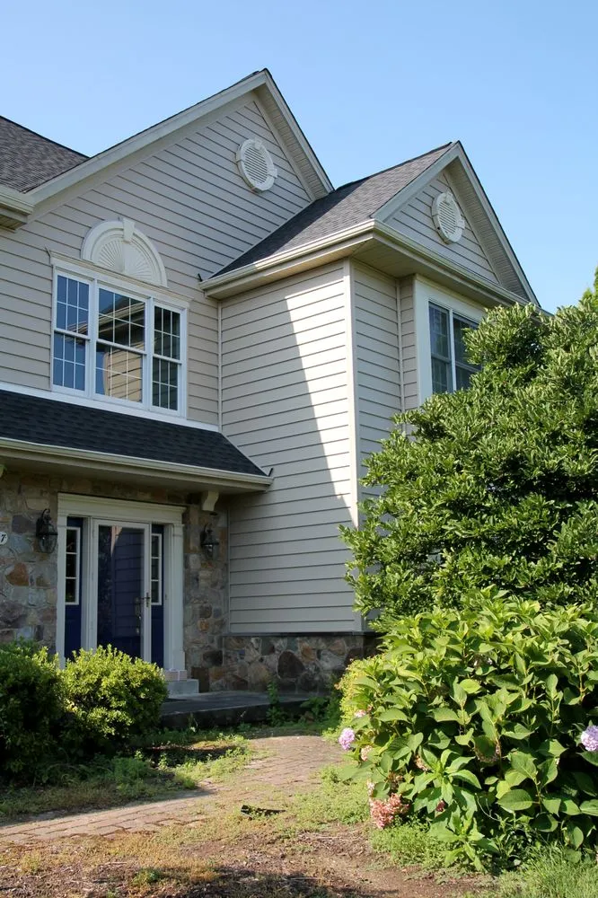 Slide of E & E General Contracting