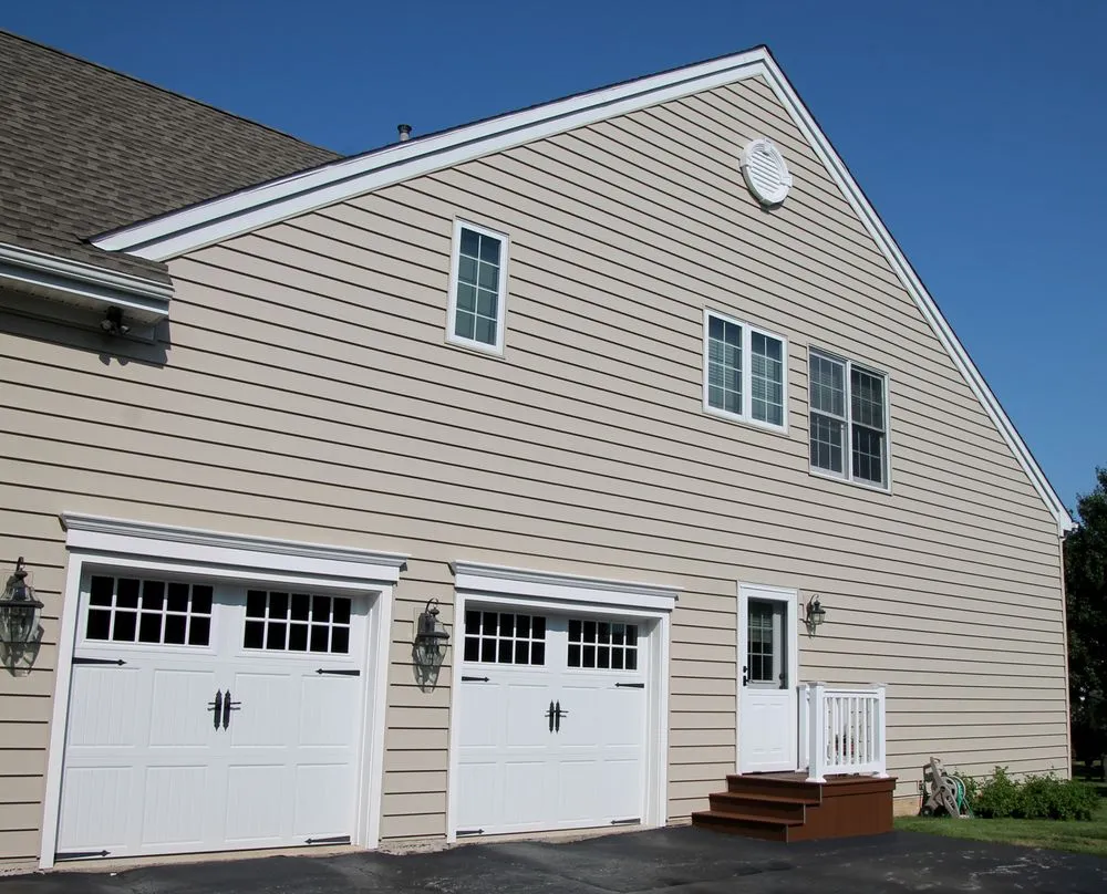 Slide of E & E General Contracting