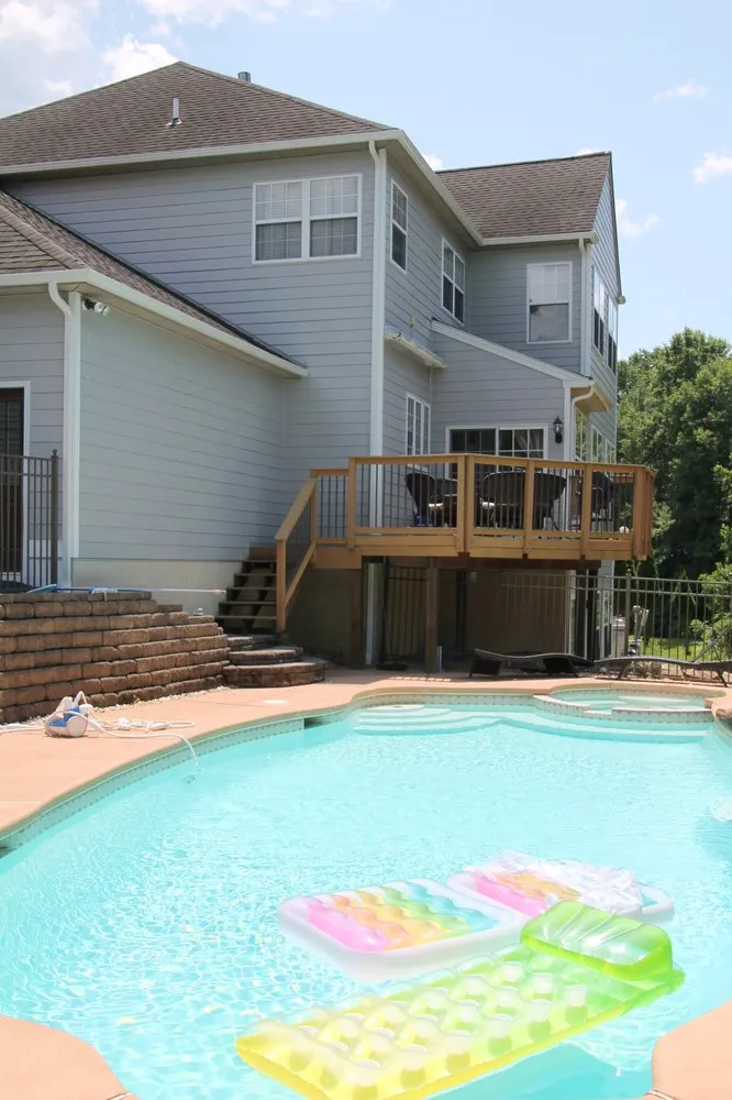 Slide of E & E General Contracting