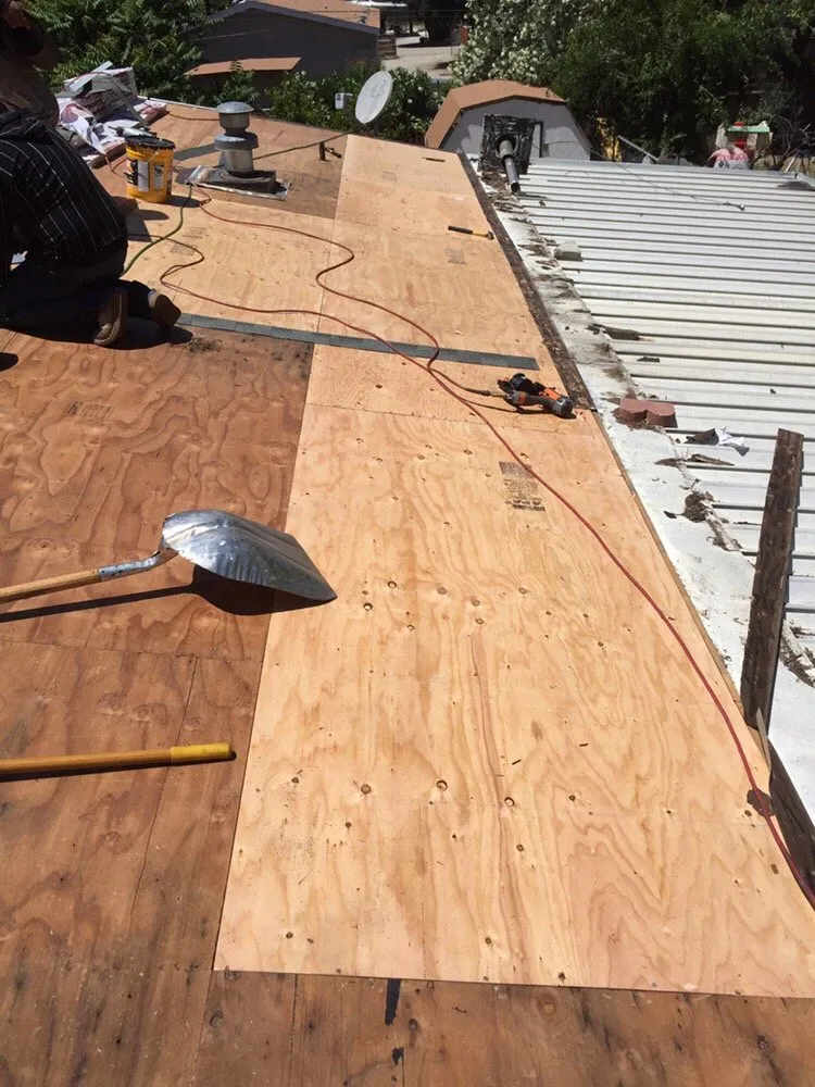 Slide of E & E Roofing