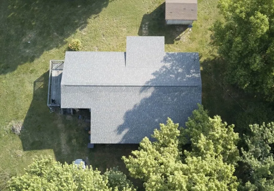 Slide of E & M Rooftop Solutions