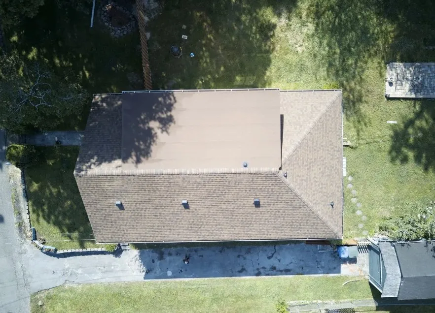 Slide of E & M Rooftop Solutions