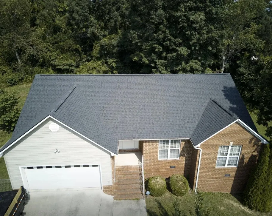 Slide of E & M Rooftop Solutions